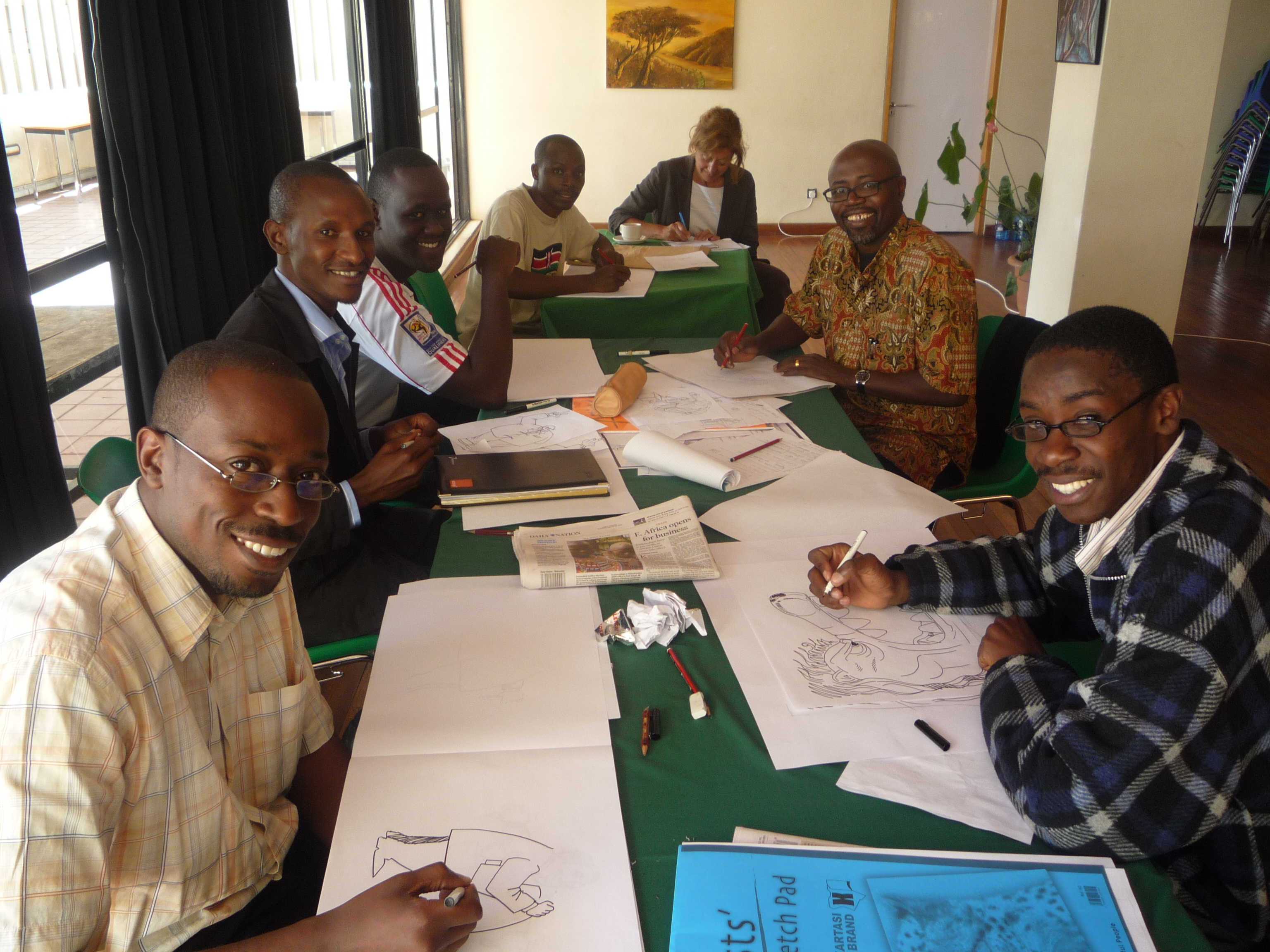  Les dessinateurs se mettent au travail. But de l’atelier: créer des clips vidéo basés sur des dessins originaux. En trois jours! – Nairobi, 19 janvier 2010 